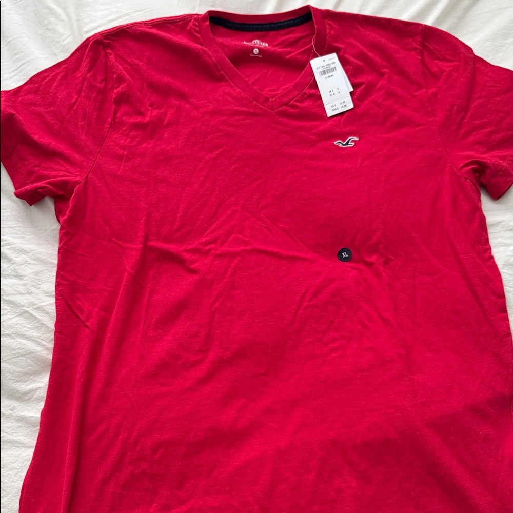 Hollister Men's Bright Red V-Neck Tee